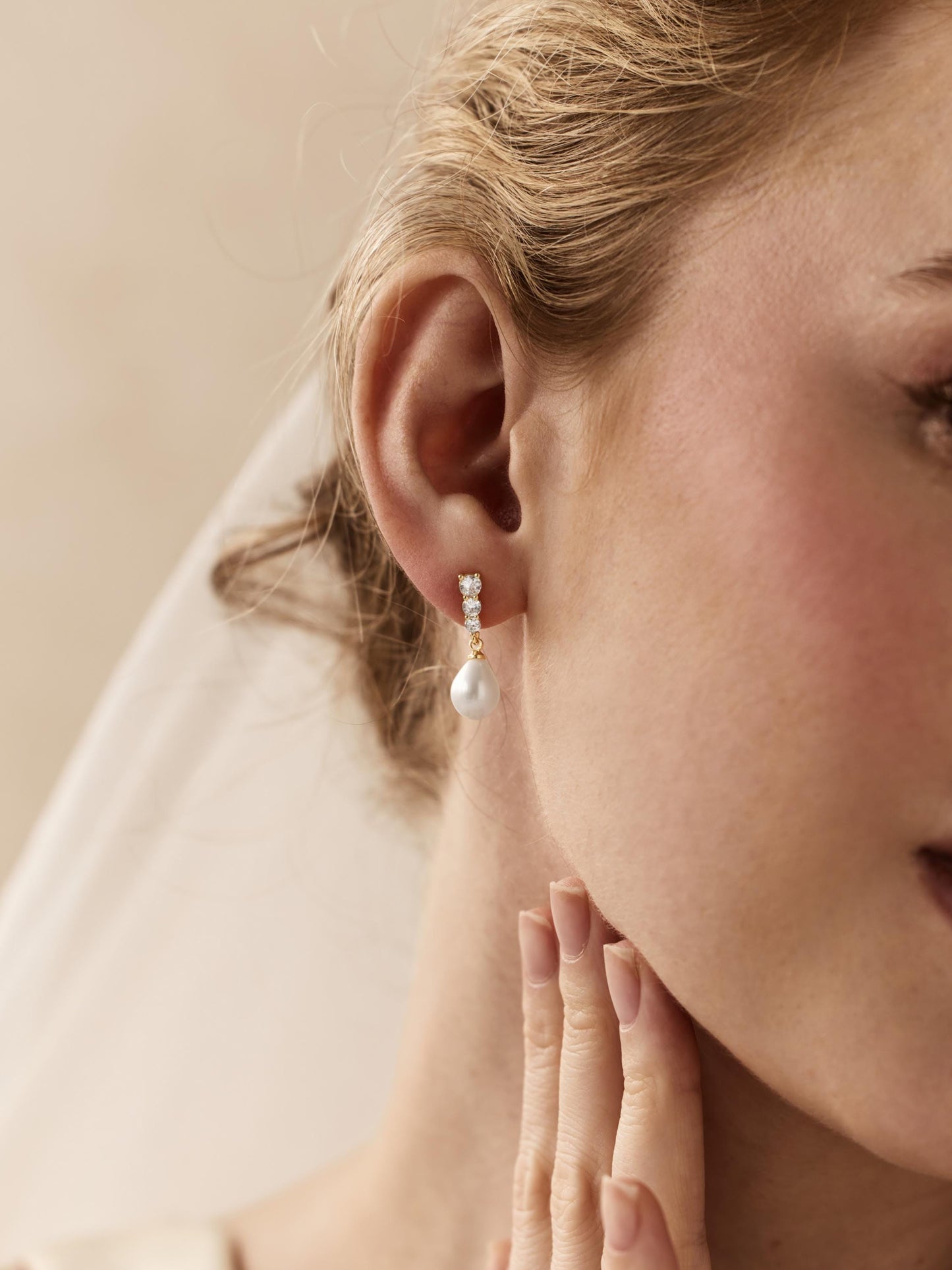 Gold Pearl Drop Earrings, Bridal Teardrop Earrings, Dainty Wedding Jewelry, Elegant Pearl Dangles, Bridesmaid Gift, Minimalist Earrings
