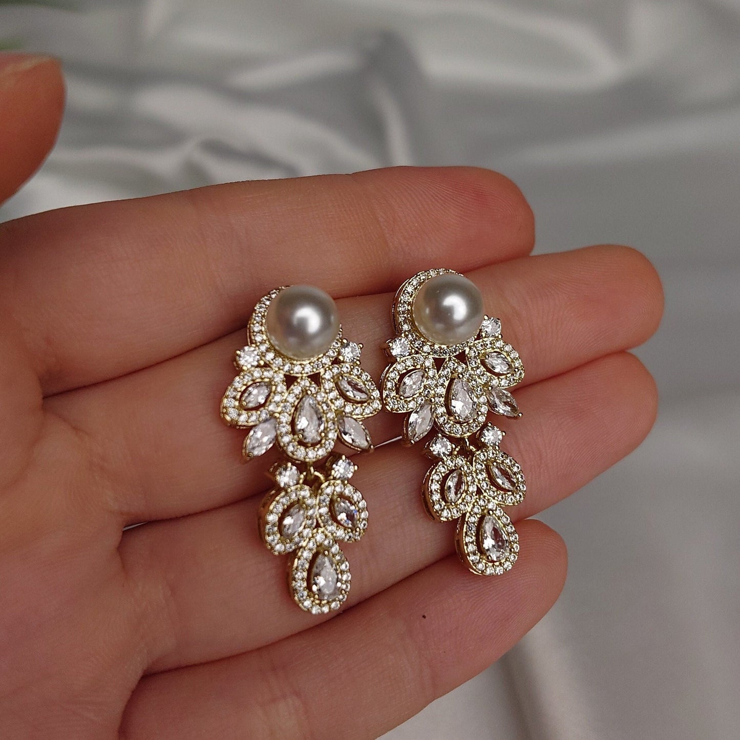 Pearl earrings Drop Pearl Bridal earrings Pearl Wedding earrings Pearl Chandelier earrings Long Bridal Earrings