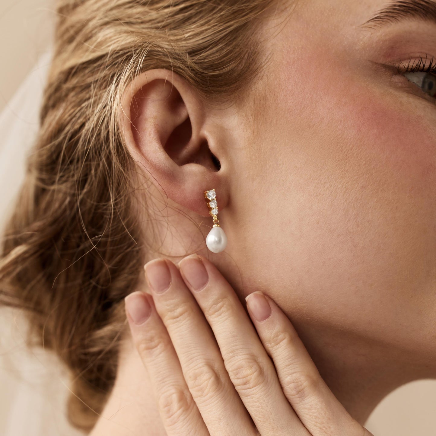 Gold Pearl Drop Earrings, Bridal Teardrop Earrings, Dainty Wedding Jewelry, Elegant Pearl Dangles, Bridesmaid Gift, Minimalist Earrings