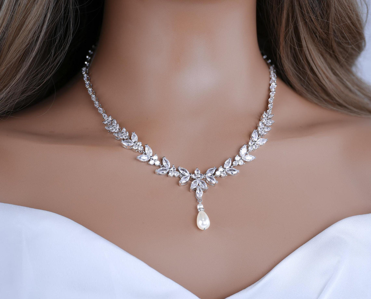 Pearl Earrings Tear drop bridal earrings Wedding drop earrings teardrop earrings bridesmaid earrings wedding jewelry bridesmaids gift